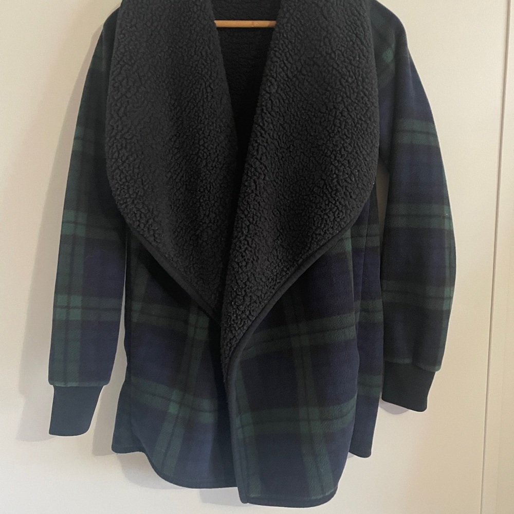 Abercrombie & Fitch Black and Dark Green Plaid Sherpa-Lined Cardigan
